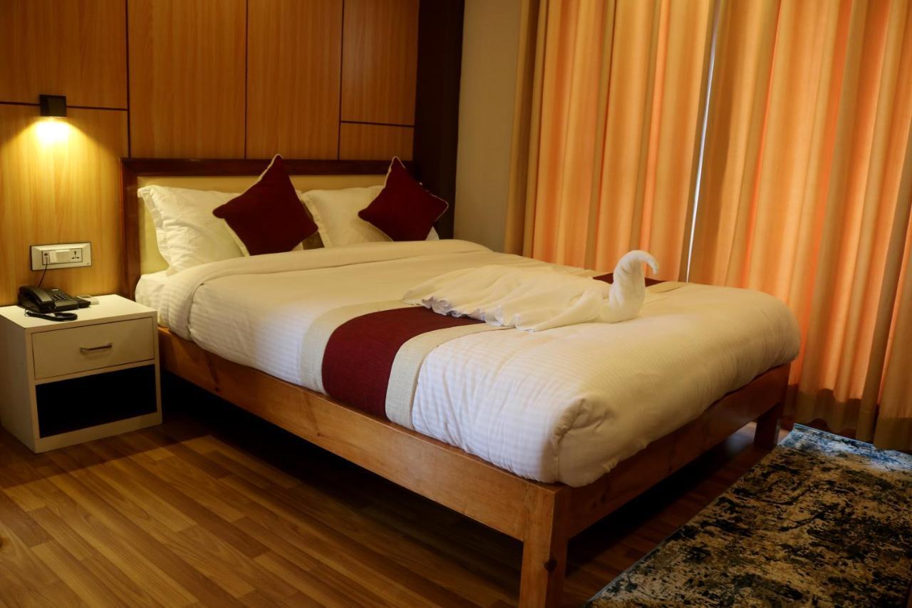 Hotel Family Ties Pvt. Ltd. Catmandu Exterior foto