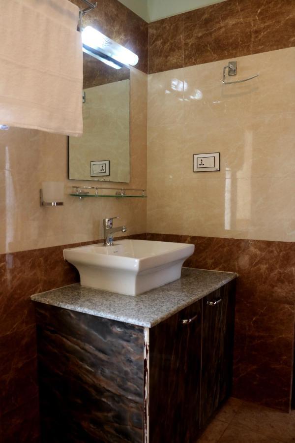 Hotel Family Ties Pvt. Ltd. Catmandu Exterior foto