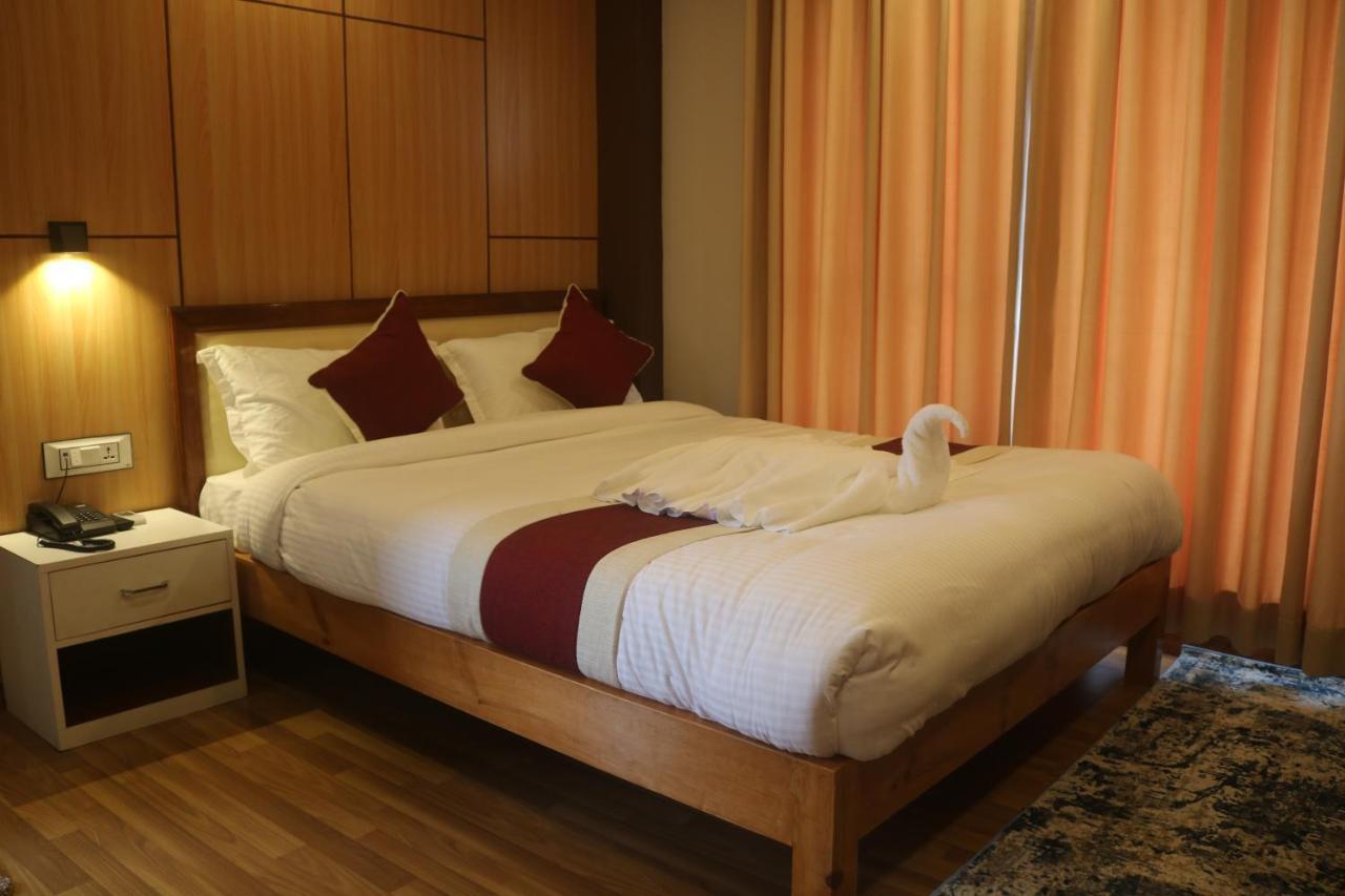 Hotel Family Ties Pvt. Ltd. Catmandu Exterior foto