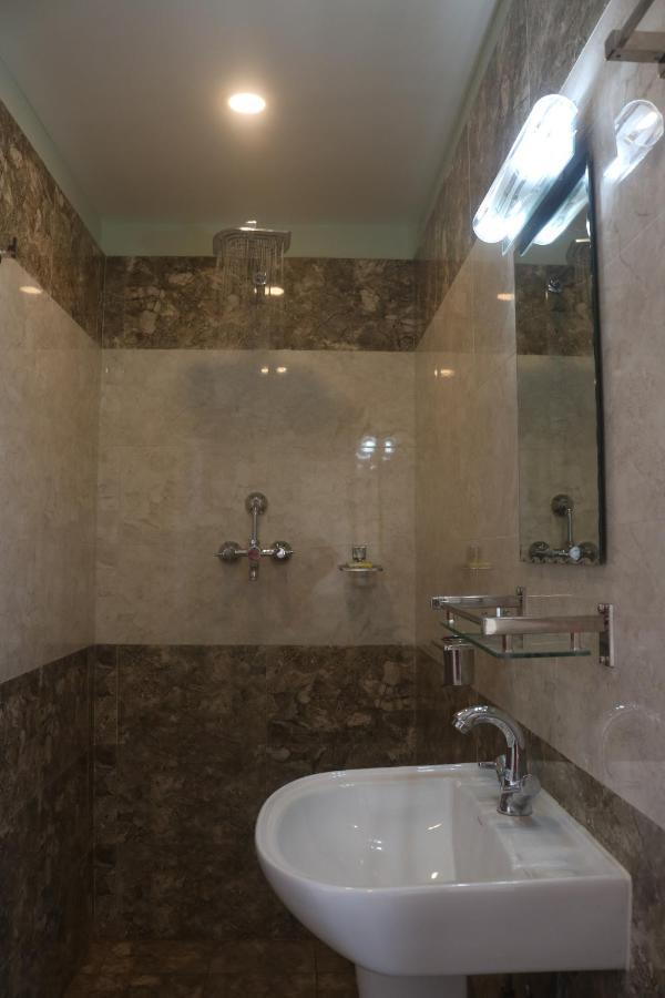 Hotel Family Ties Pvt. Ltd. Catmandu Exterior foto