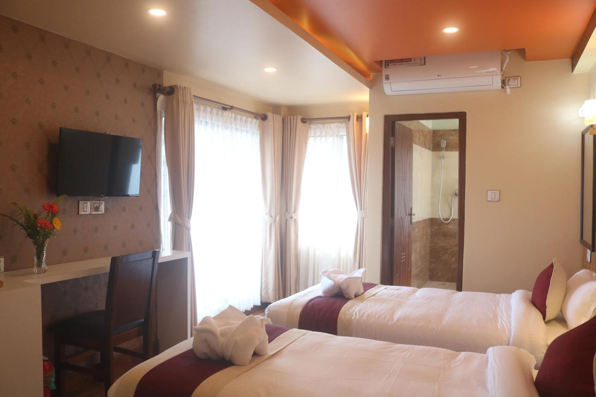 Hotel Family Ties Pvt. Ltd. Catmandu Exterior foto